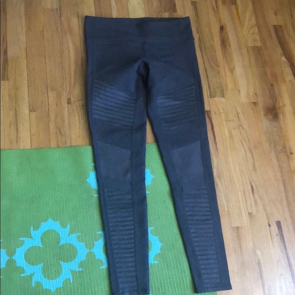 ALO Yoga Moto Leggings - Picture 4 of 5